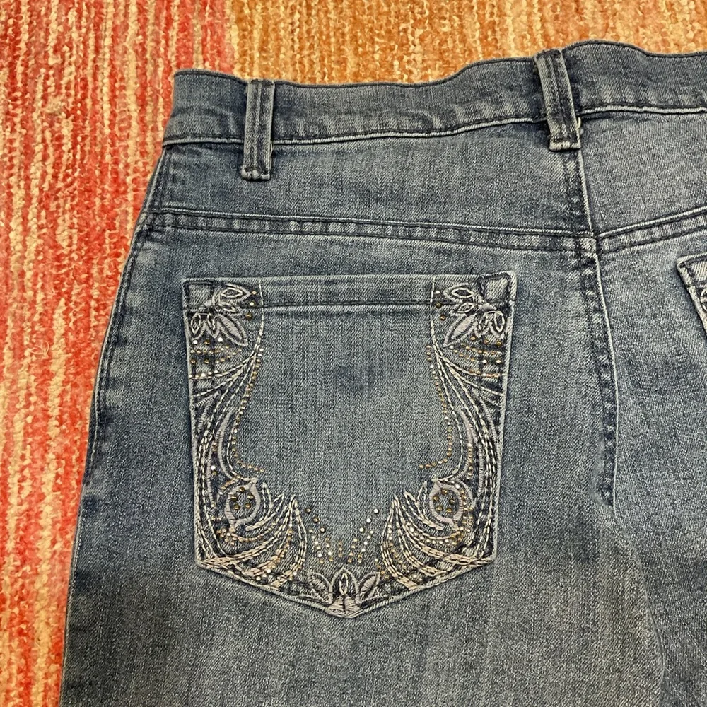 Gloria Vanderbilt Mid-Wash Amanda Classic Straight Leg Jeans Size 6 - Picture 7 of 13